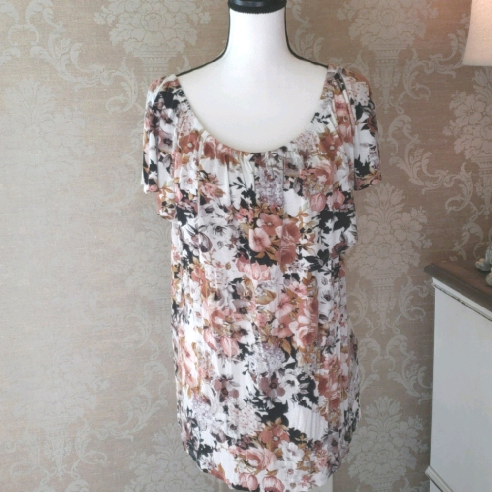 FREE KISSES RUFFLE TOP